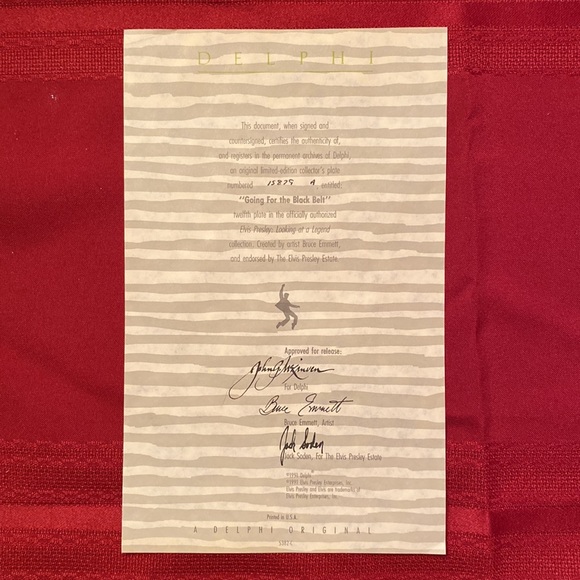 Elvis Presley: Looking at a Legend Delphi Collector Plate - 8 1/2” - Picture 3 of 7